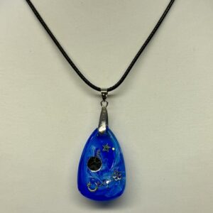 Pendentif forme goutte d’eau bleu marine