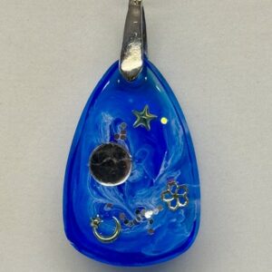 Pendentif forme goutte d’eau bleu marine