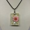 pendentif rectangulaire fleur rose