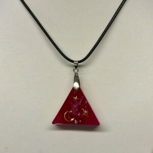 Pendentif triangle rouge avec inclusion or