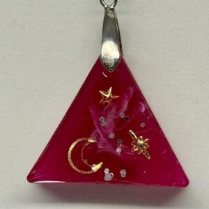 Pendentif triangle rouge avec inclusion or