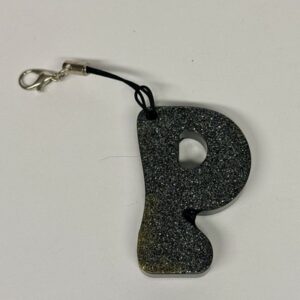 Porte clef noir lettre P